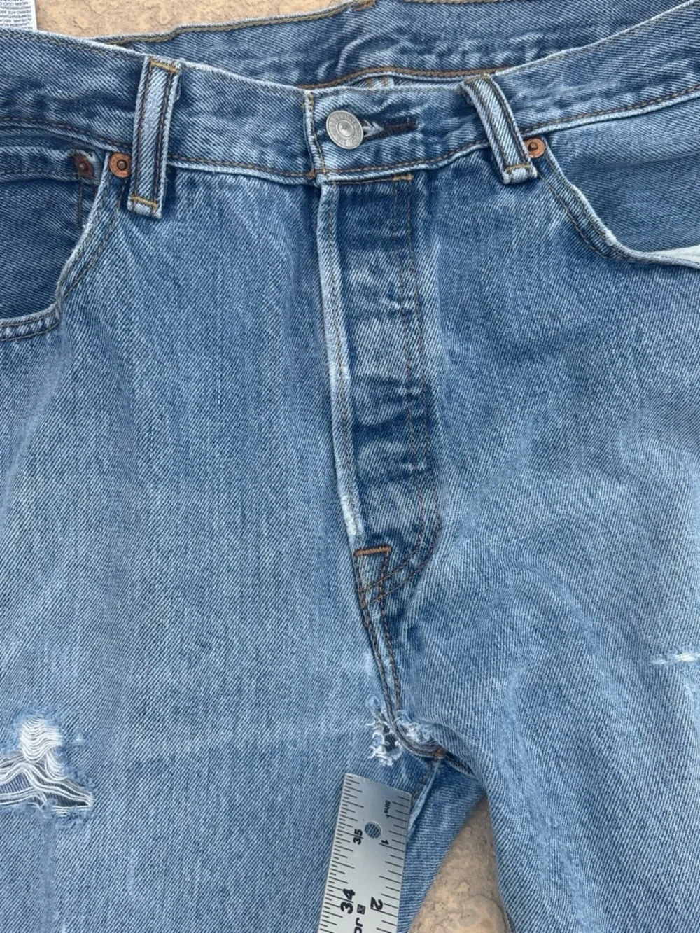 Men’s Levis 501 Light Wash Distressed Jeans Vintage 2000s